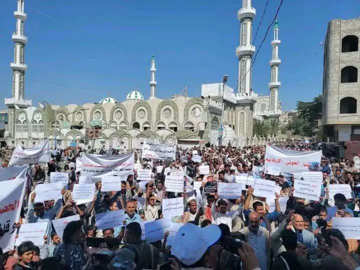 تعز تنتفض ضد حصار الحوثيين وتطالب بوقف استهداف الم...