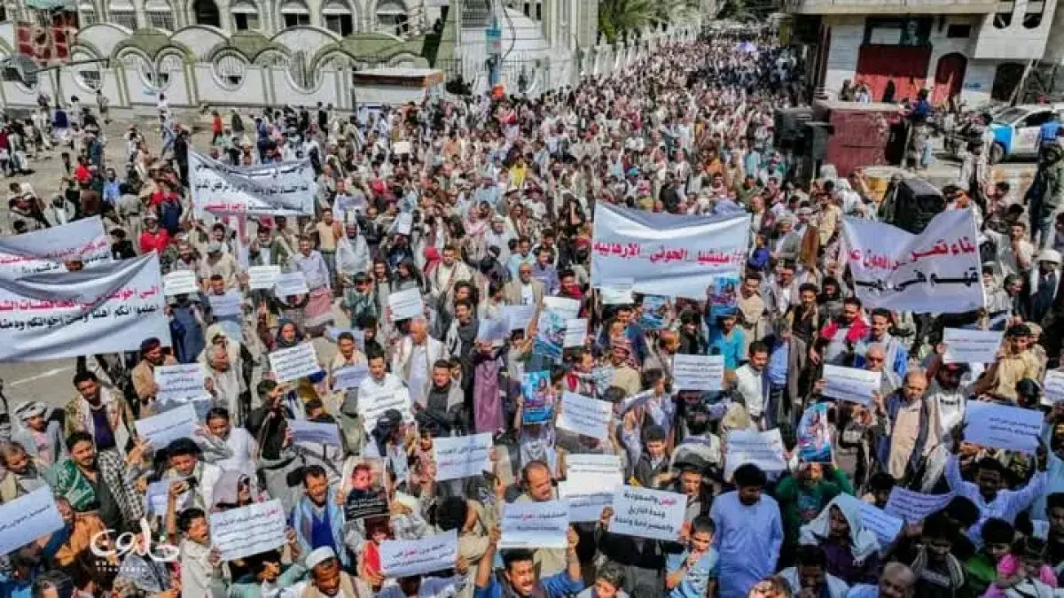 تعز.. وقفة حاشدة تطالب بضغط دولي لرفع الحصار الحوث...