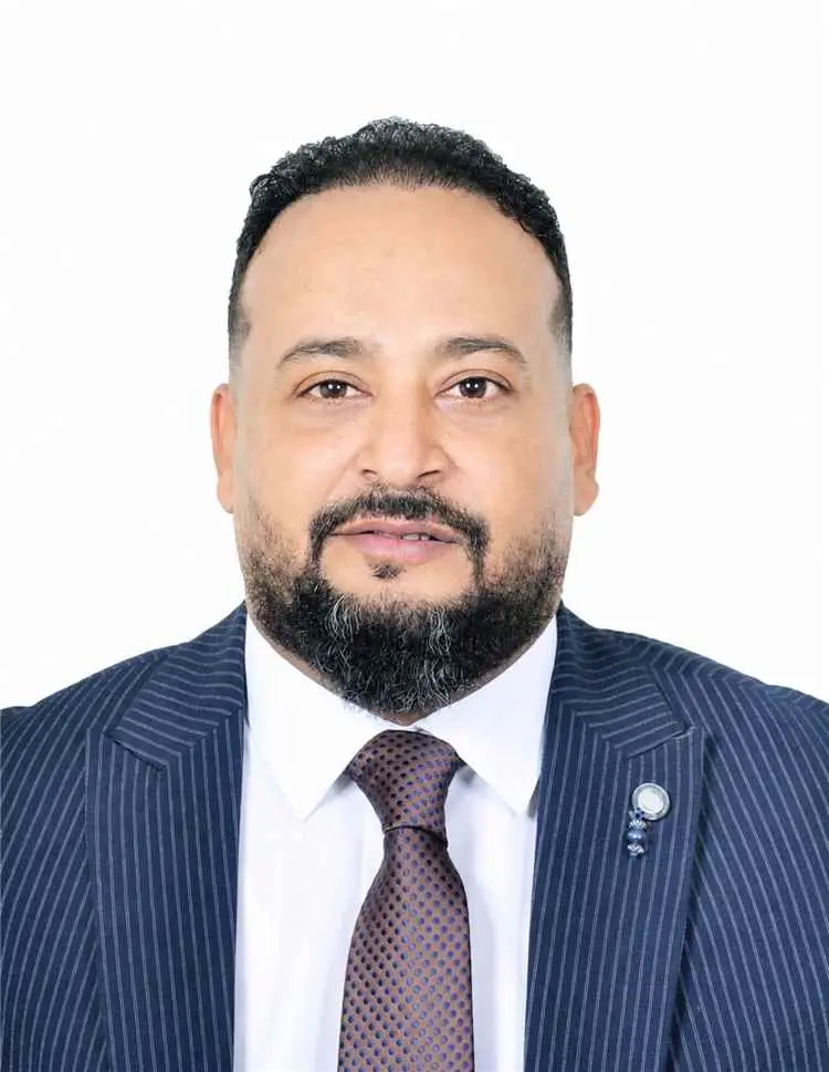 حريش يشيد بجهود محافظ عدن: العمل على الأرض أبلغ من...