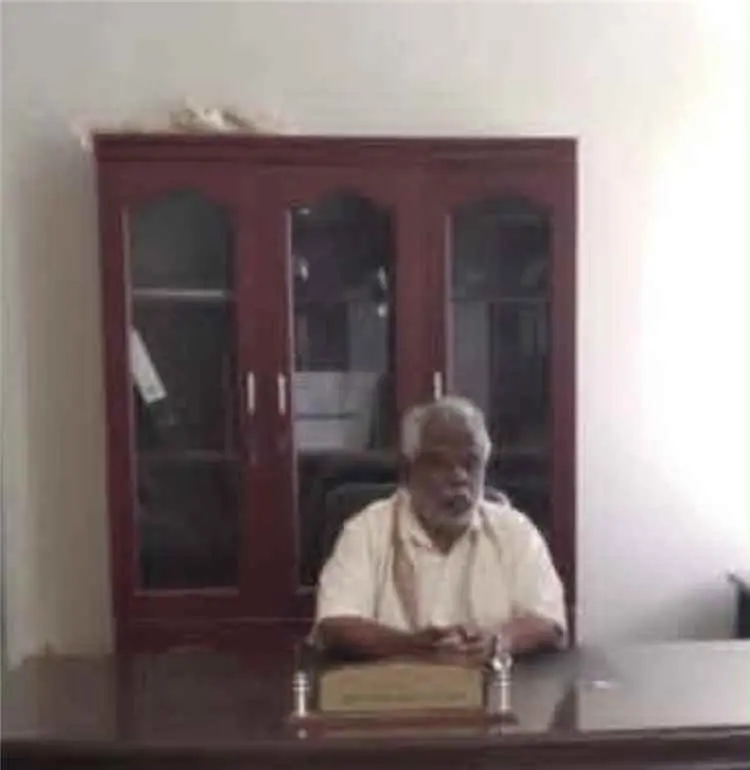 الشيخ محمد الخرس بافقير يعمل بصمت لخدمة مديرية ميف...