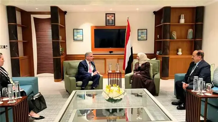 وزيرة الخارجية تبحث مع مساعد وزير الخارجية الأمريك...