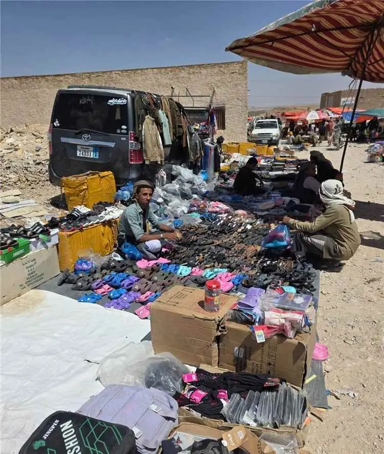 سوق السبت بالضليعة.. ملتقى أسبوعي واسع يجمع متسوقين من حضرموت وشبوة