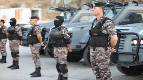 الأردن.. الأمن العام يضبط بالونات حرارية تحمل أسلح...