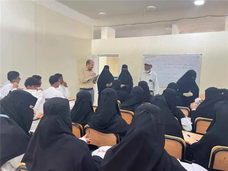 مدير عام المعاهد الصحية بالوزارة يتفقد سير العملية...
