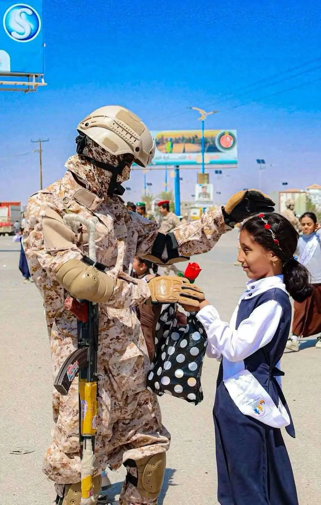 السلطة المحلية بمديرية عتق تشيد بالحملة الأمنية لمنع حمل السلاح بالعاصمة
