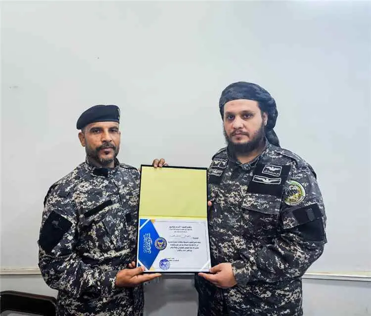 قائد قوات أمن المنشآت يكرم عدد من ضباط المواقع الأ...