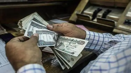 حرب إيران قد تقلب موازين الدولار في مصر.. خبير يتو...